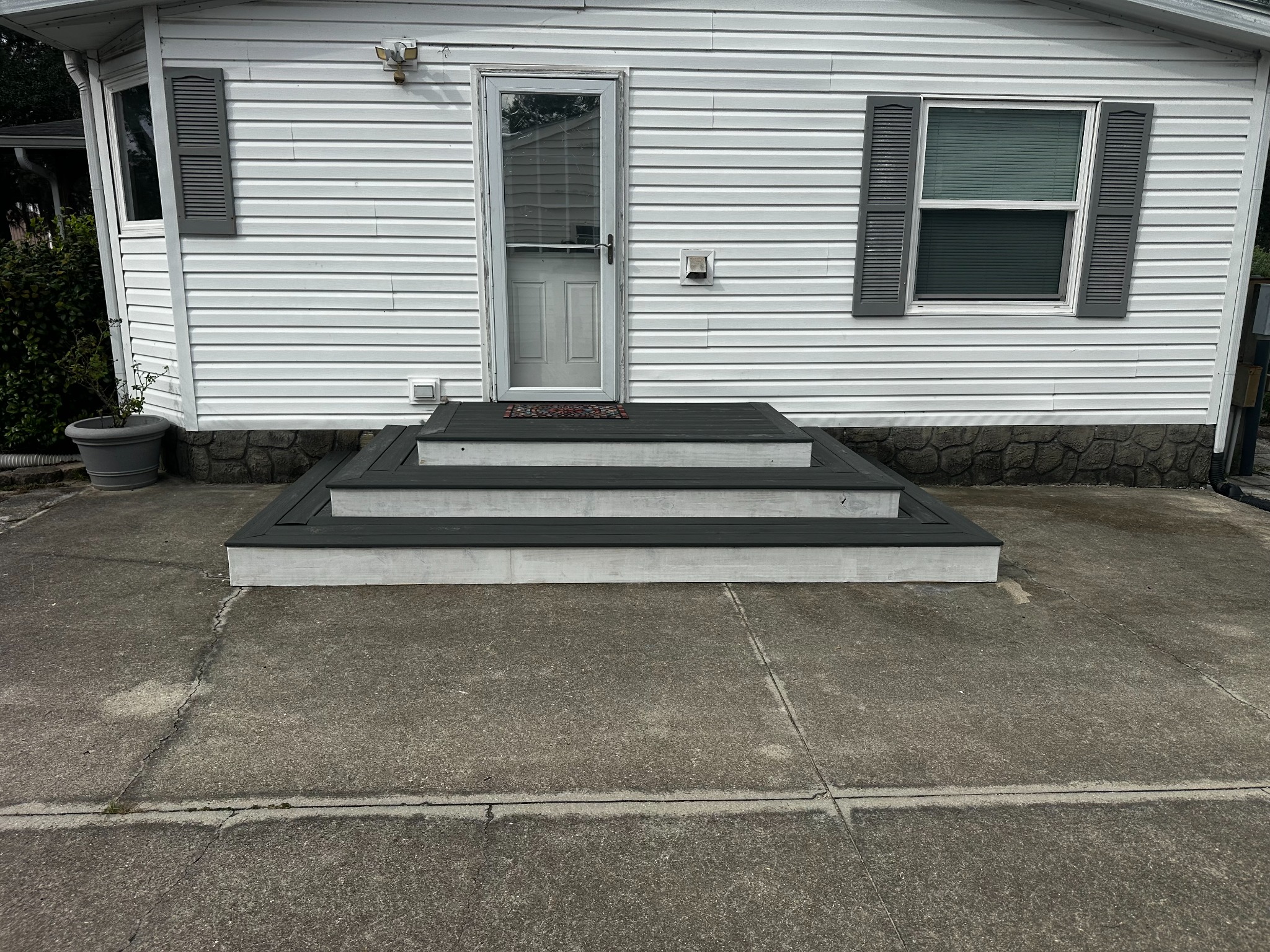 Completed broad stepped entry deck